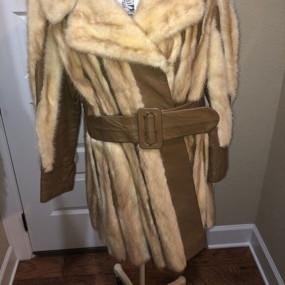 Gorgeous Mink and Leather Coat with Belt - Picture 6 of 12